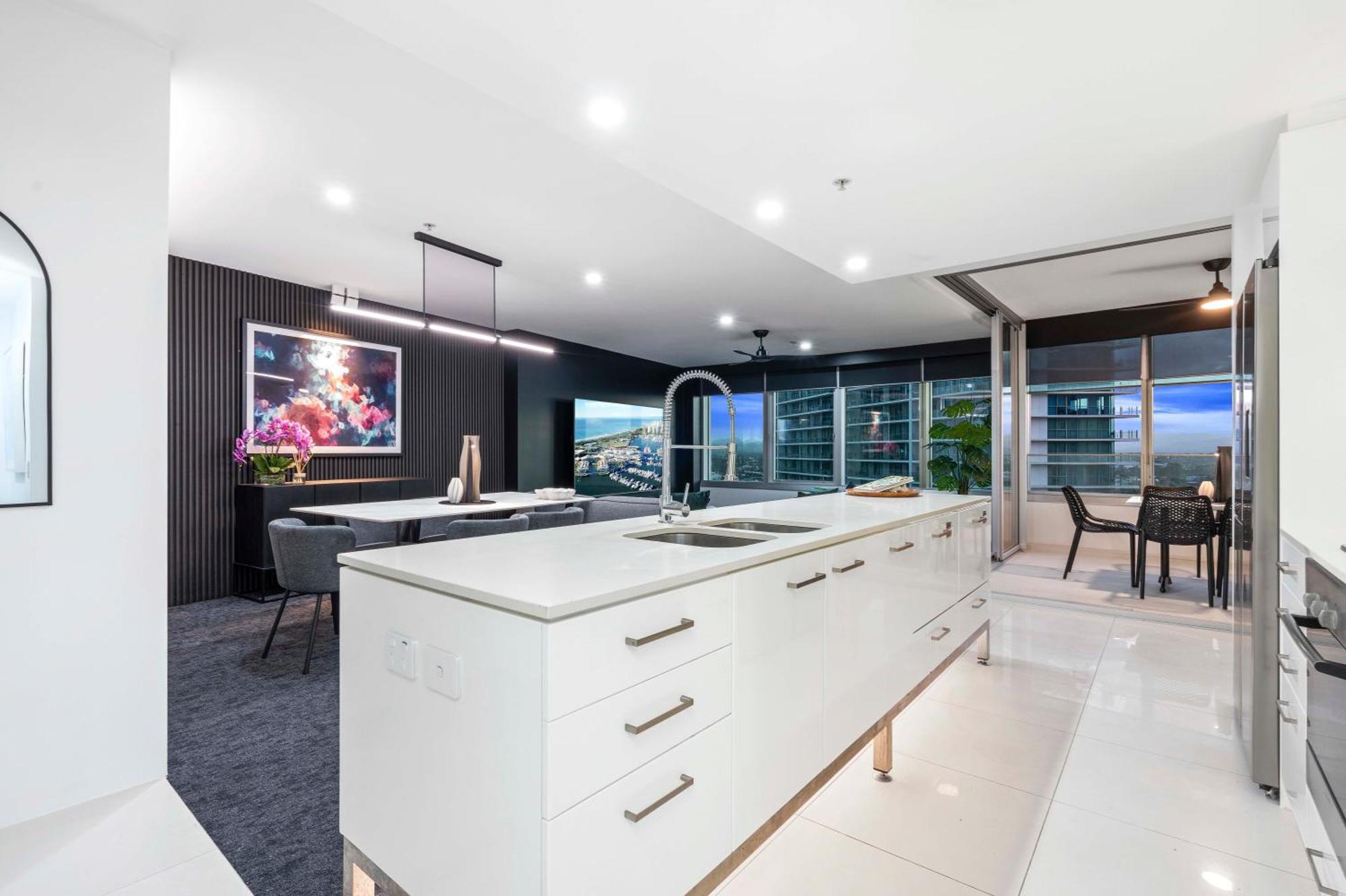 Q Tower At Surfers Paradise - Self Contained Apartments Гоулд Коуст Екстериор снимка
