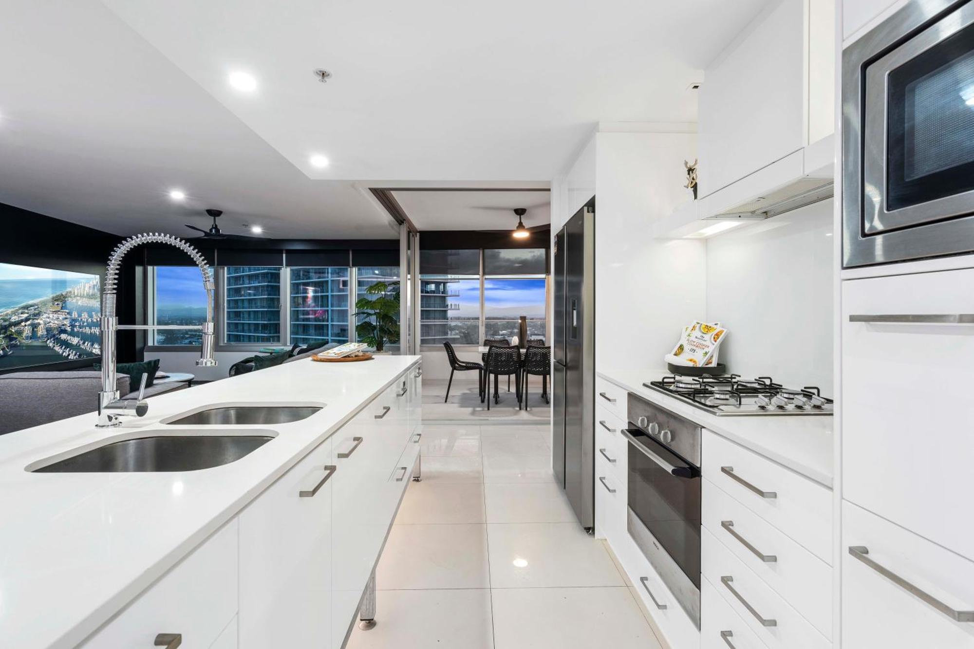 Q Tower At Surfers Paradise - Self Contained Apartments Гоулд Коуст Екстериор снимка