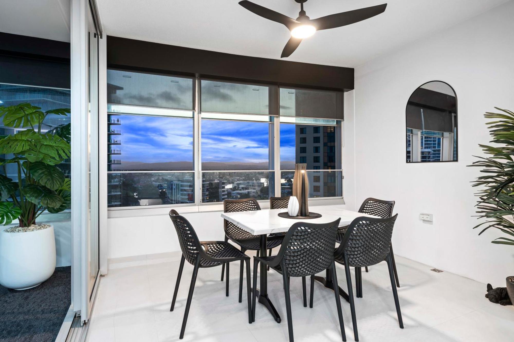 Q Tower At Surfers Paradise - Self Contained Apartments Гоулд Коуст Екстериор снимка
