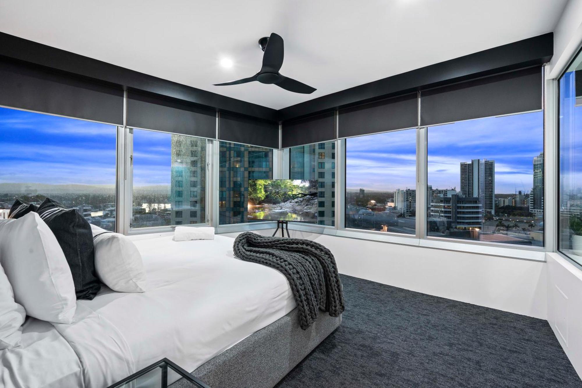 Q Tower At Surfers Paradise - Self Contained Apartments Гоулд Коуст Екстериор снимка