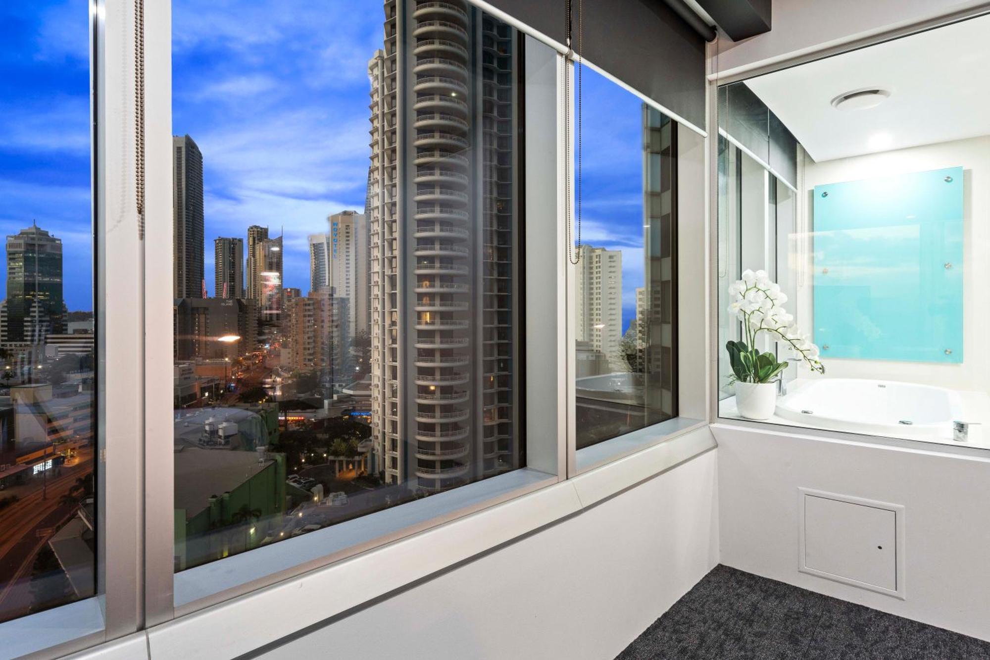 Q Tower At Surfers Paradise - Self Contained Apartments Гоулд Коуст Екстериор снимка