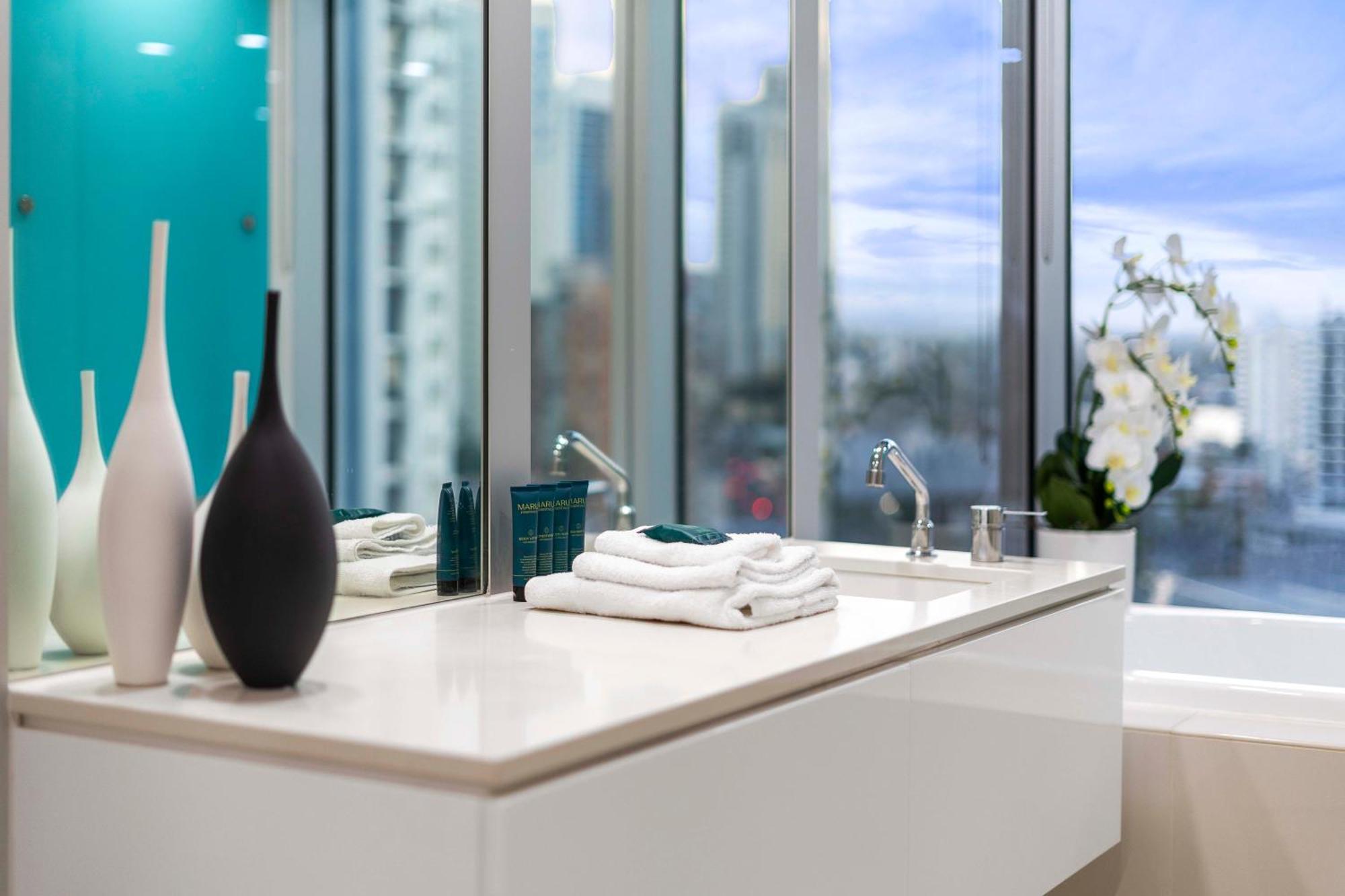 Q Tower At Surfers Paradise - Self Contained Apartments Гоулд Коуст Екстериор снимка