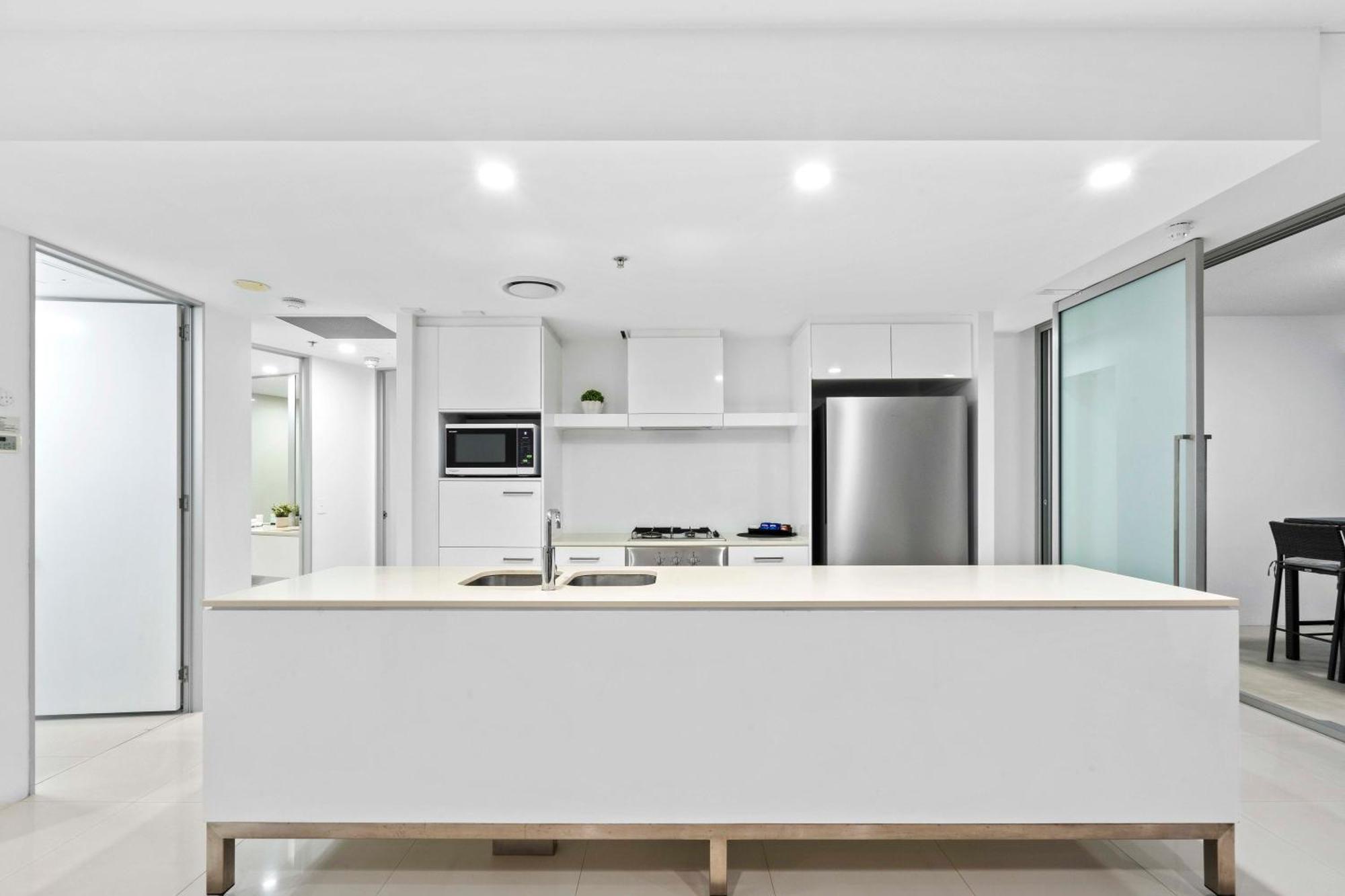 Q Tower At Surfers Paradise - Self Contained Apartments Гоулд Коуст Екстериор снимка