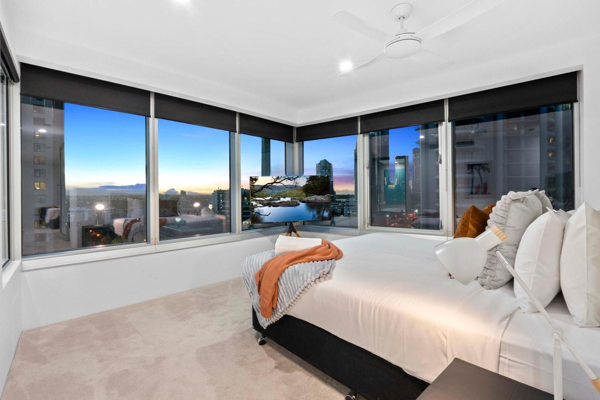 Q Tower At Surfers Paradise - Self Contained Apartments Гоулд Коуст Екстериор снимка