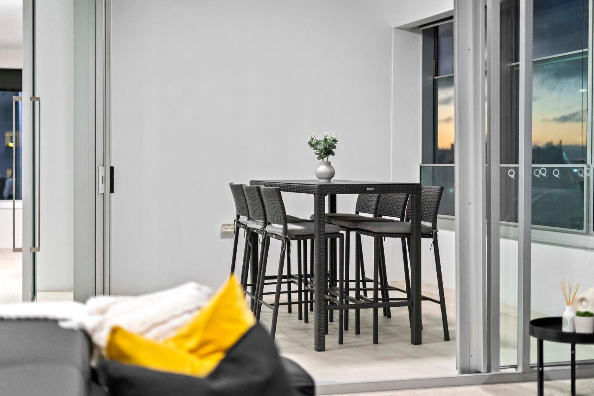 Q Tower At Surfers Paradise - Self Contained Apartments Гоулд Коуст Екстериор снимка